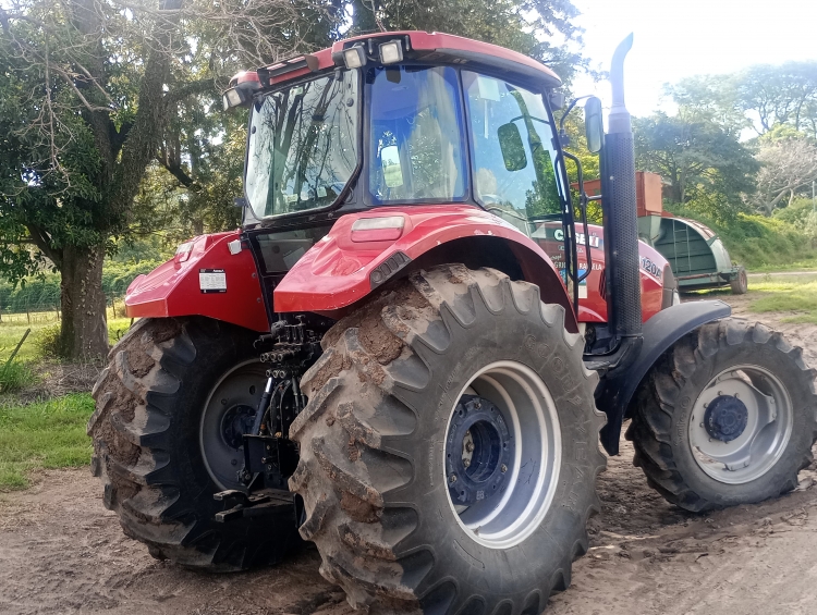 1  Tractor CASE FARMALL 120 A, doble tracción