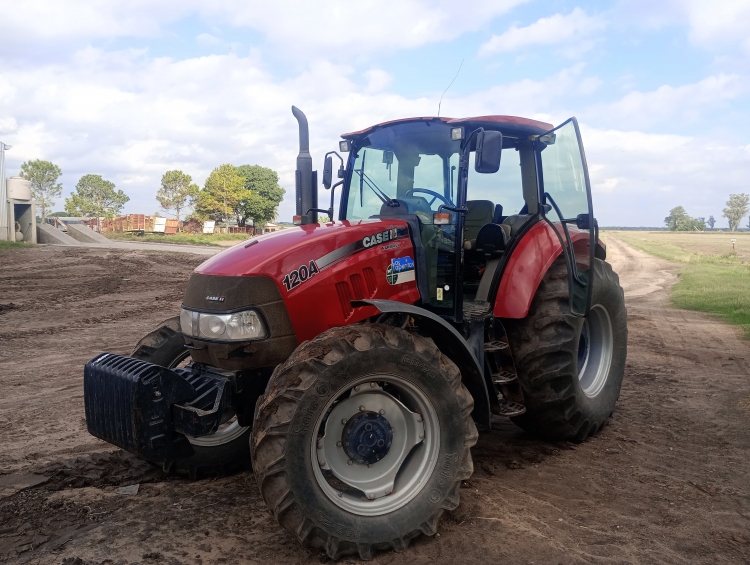 1  Tractor CASE FARMALL 120 A, doble tracción