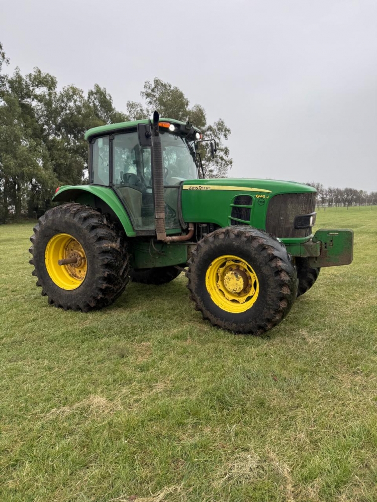 1  Tractor JOHN DEERE 6145 DT,