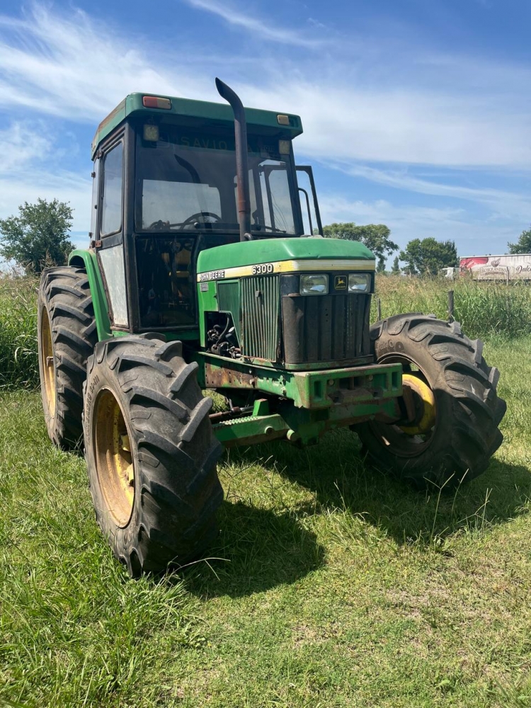 1  Tractor JOHN DEERE 6300 DT