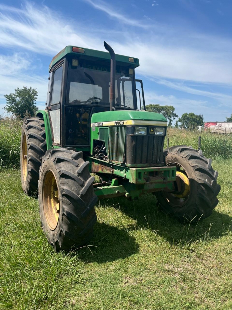 1  Tractor JOHN DEERE 6300 DT