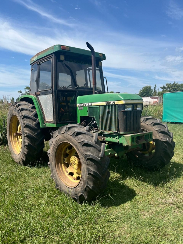 1  Tractor JOHN DEERE 6300 DT