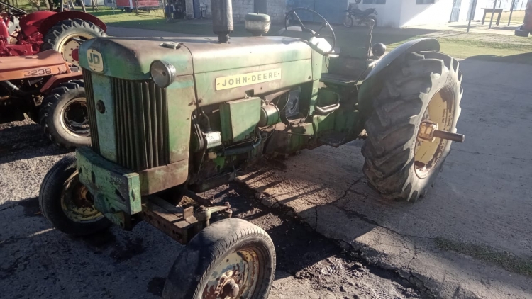 1  Tractor JOHN DEERE 445