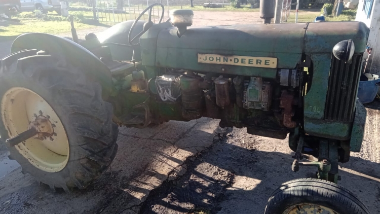 1  Tractor JOHN DEERE 445