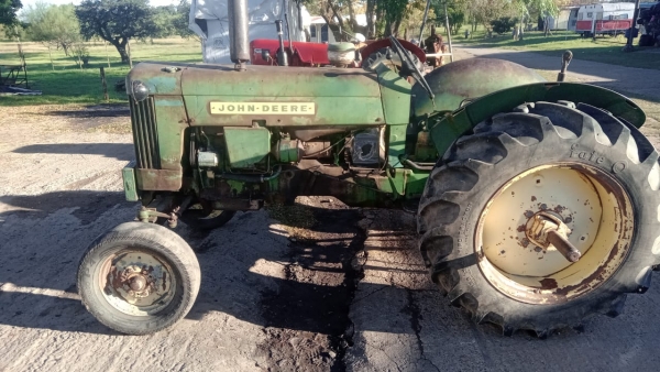 1  Tractor JOHN DEERE 445