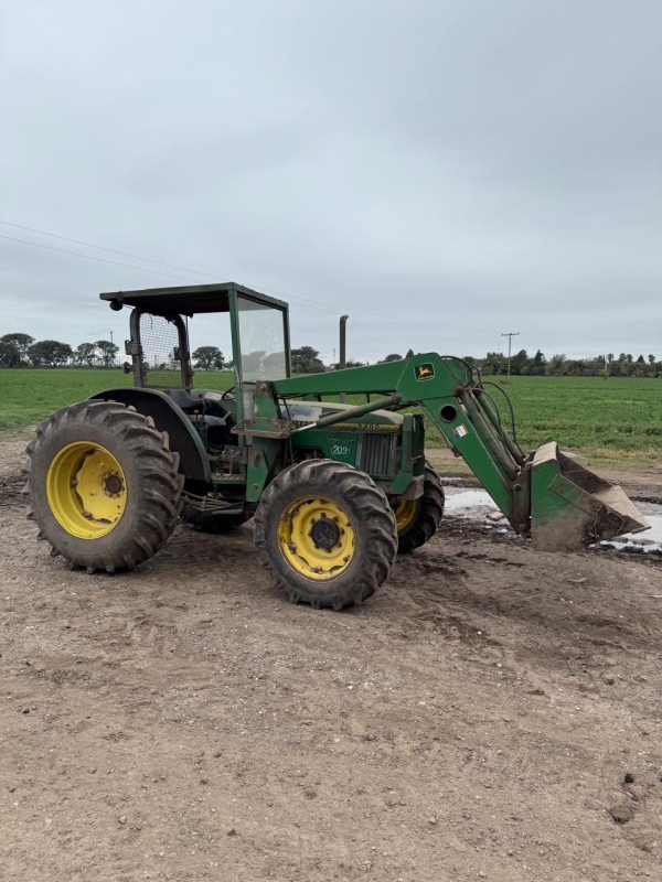 1  Tractor JOHN DEERE 5400 DT,