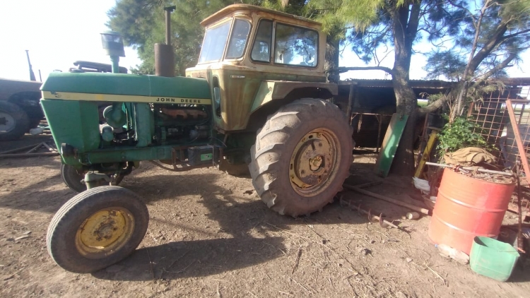1   JOHN DEERE 3330, 