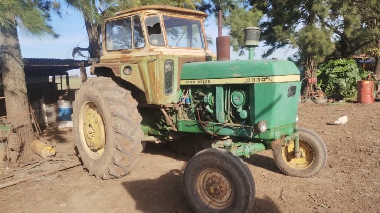 1   JOHN DEERE 3330, 