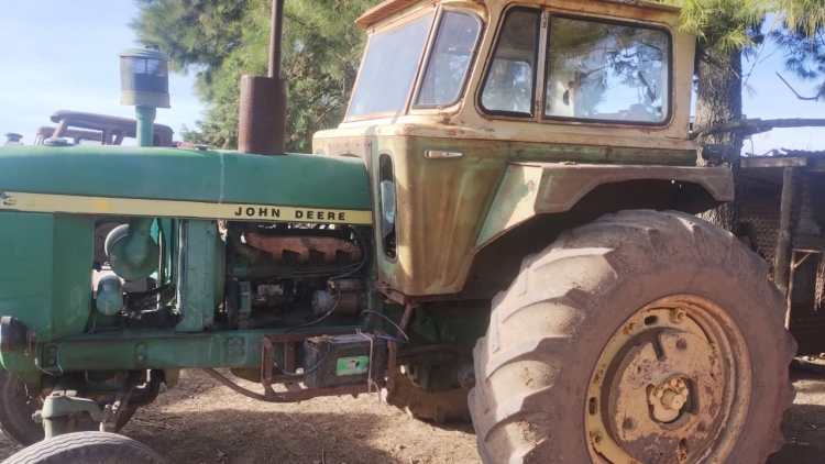 1   JOHN DEERE 3330, 