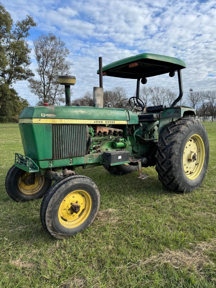 1  Tractor JOHN DEERE 3530,