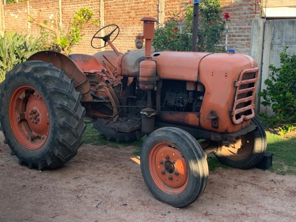 1 Tractor FIAT SOMECA M 45,