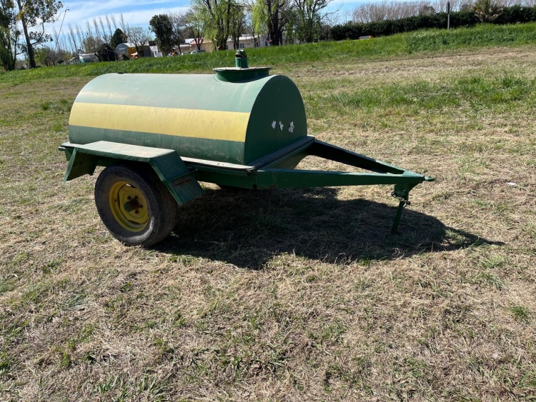 4 Acoplados tanques de un eje