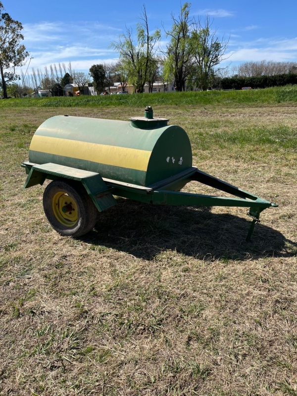 4 Acoplados tanques de un eje