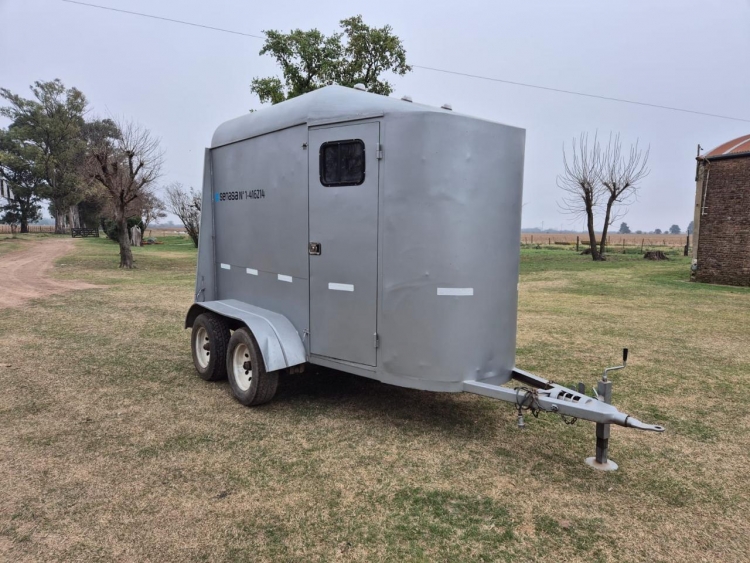 2 ACOPLADOS TRAILER PARA CABALLOS