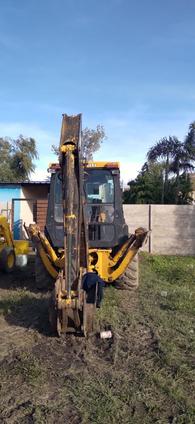 1  Pala cargadora y retroexcavadora JOHN DEERE 310 D