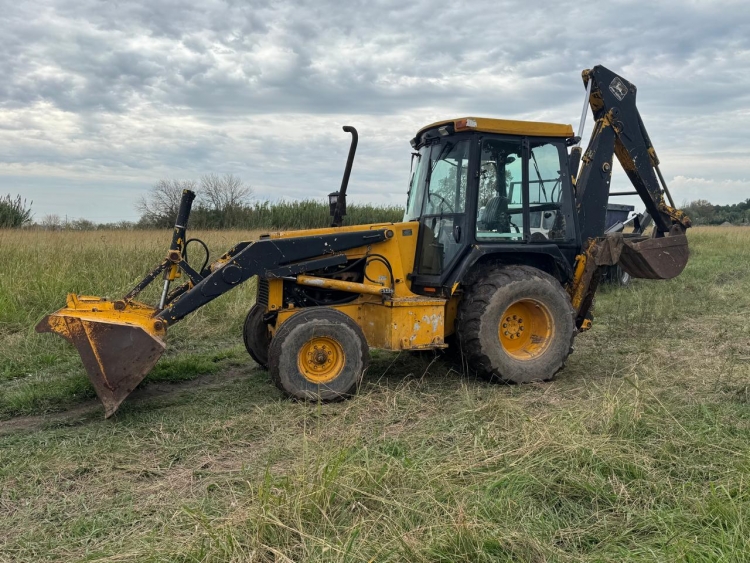 1  Pala cargadora y retroexcavadora JOHN DEERE 310 D