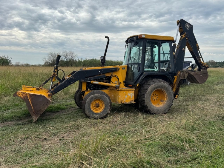 1  Pala cargadora y retroexcavadora JOHN DEERE 310 D