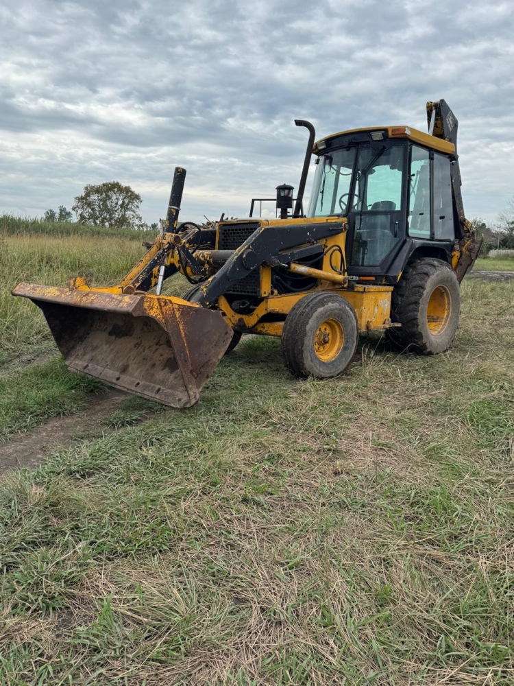 1  Pala cargadora y retroexcavadora JOHN DEERE 310 D