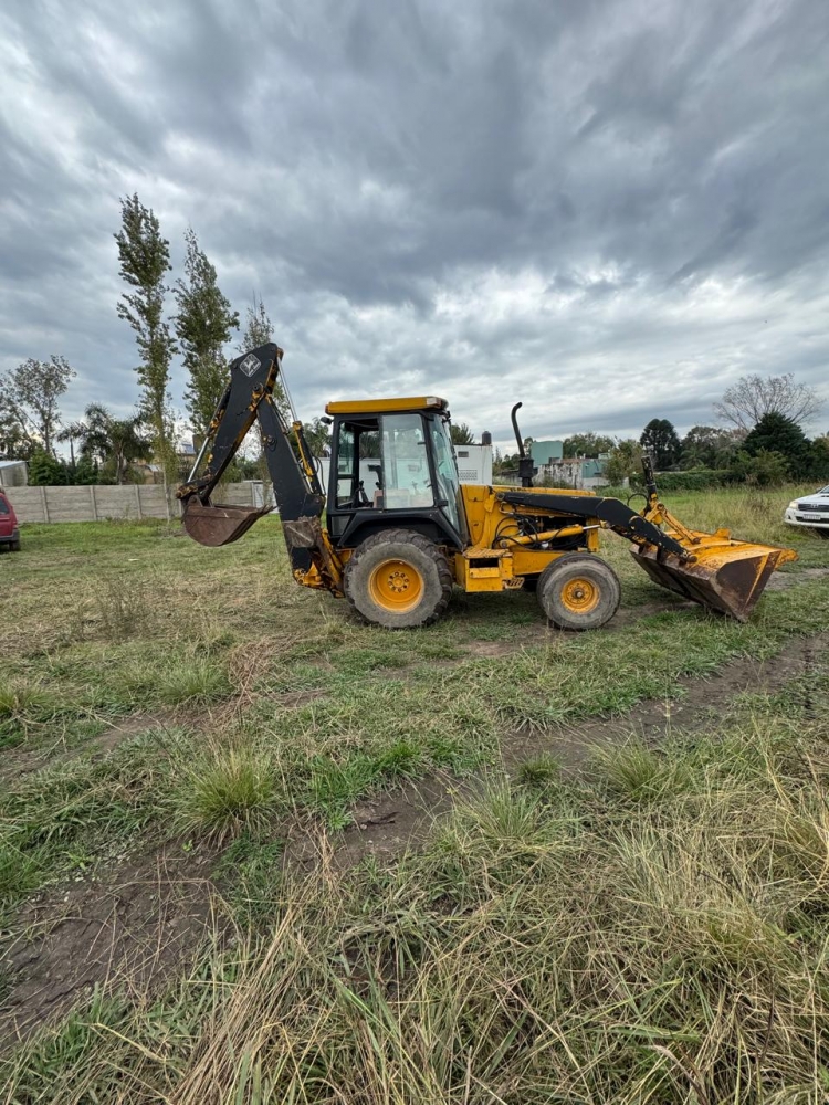1  Pala cargadora y retroexcavadora JOHN DEERE 310 D