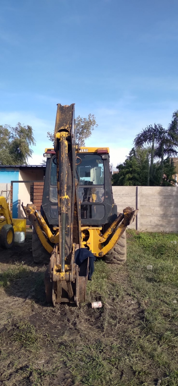 1  Pala cargadora y retroexcavadora JOHN DEERE 310 D