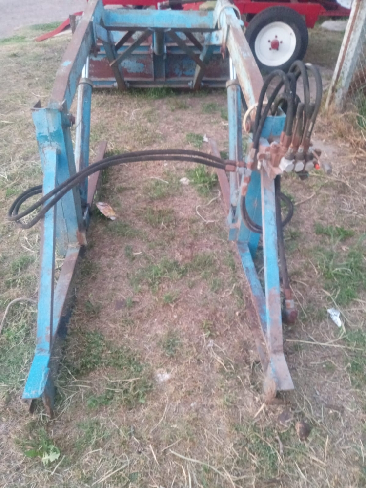1 Pala cargadora frontal LECAR para aplicar a tractor.