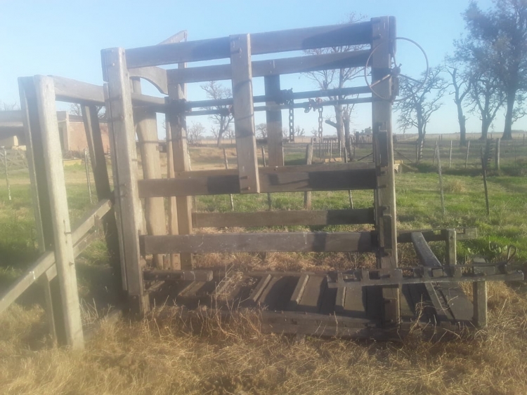 LANCHAS, MOTORES, BALANZAS,TRACTOUSINA,TALLER ETC.