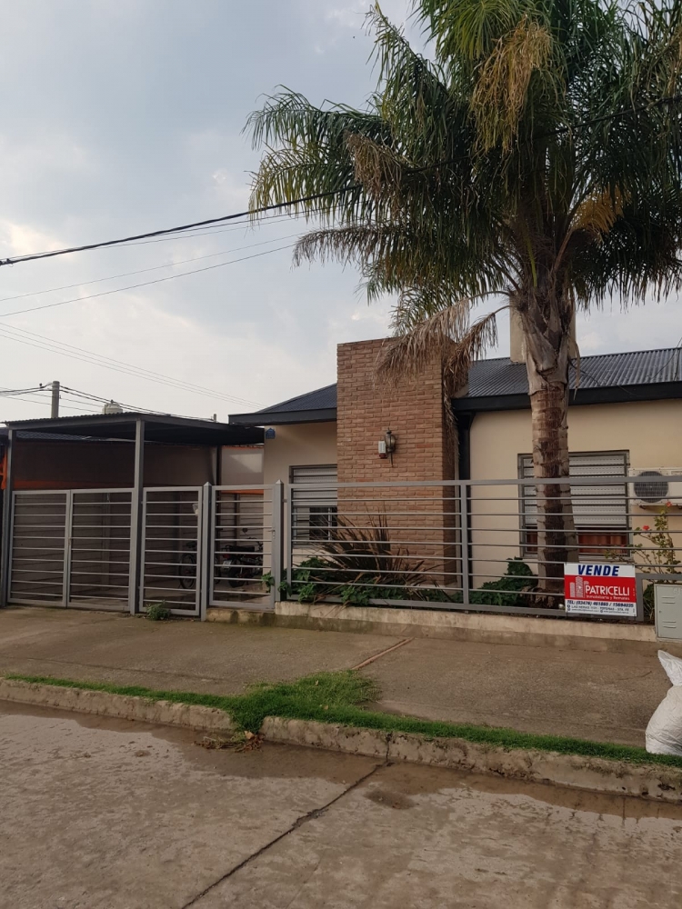 CASA DOS DORMITORIOS EXCELENTE UBICACION 