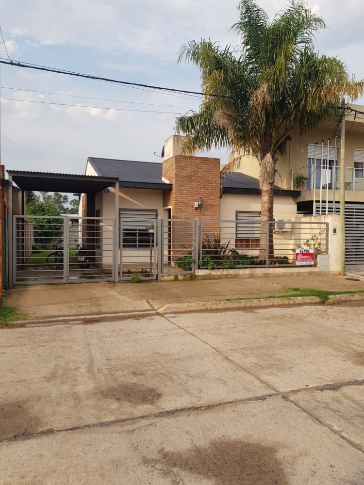 CASA DOS DORMITORIOS EXCELENTE UBICACION 