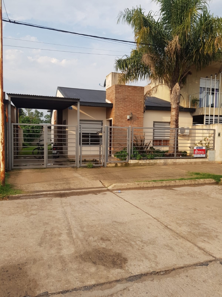 CASA DOS DORMITORIOS EXCELENTE UBICACION 