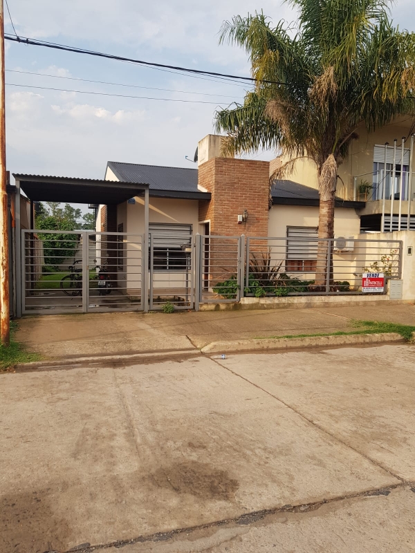CASA DOS DORMITORIOS EXCELENTE UBICACION 