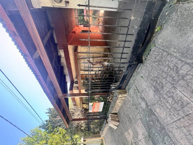 CASA 2 DORMITORIOS EXCELENTE UBICACIONM
