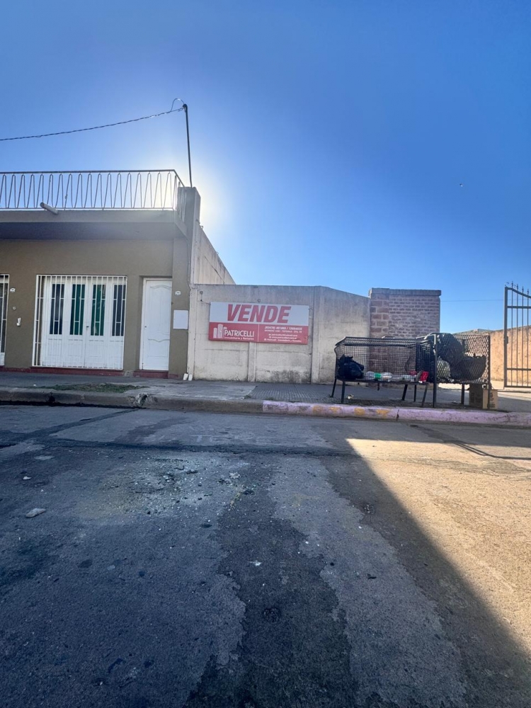 COMPLEJO DE DEPARTAMENTOS Y LOCAL 