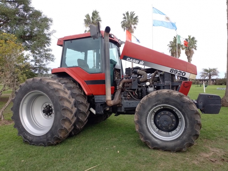 1 Tractor CASE 8920; DT, año 1989