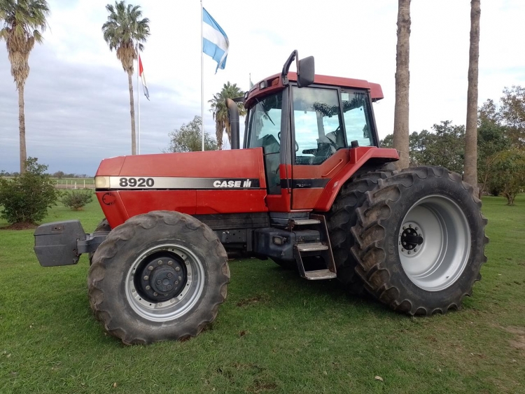 1 Tractor CASE 8920; DT, año 1989