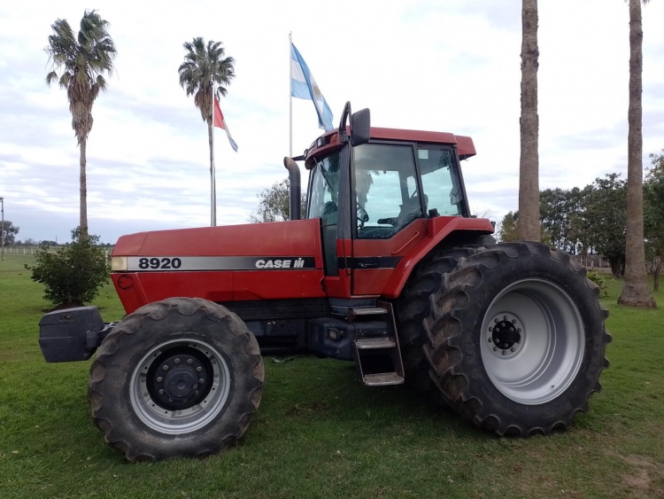 1 Tractor CASE 8920; DT, año 1989