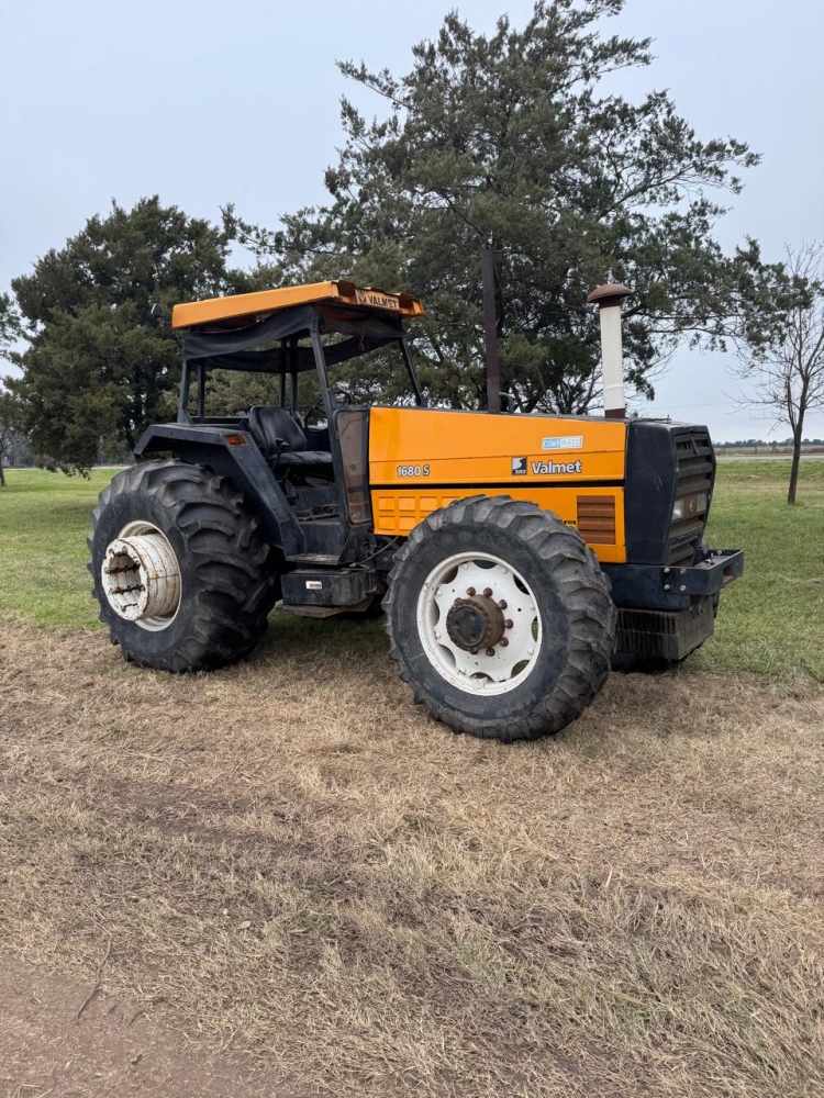 1 Tractor VALMET 1680 S