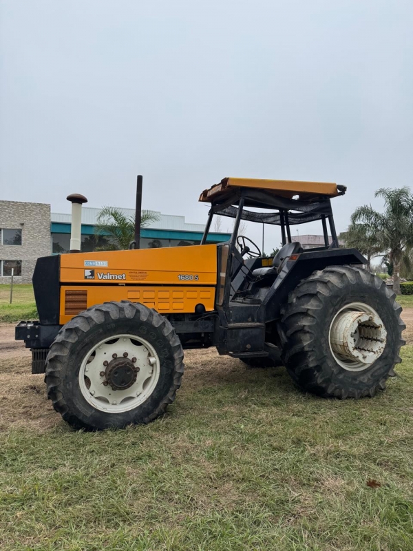 1 Tractor VALMET 1680 S