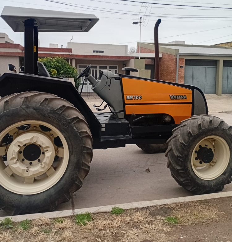 1  Tractor VALTRA BM 100, DT, 100 H.P