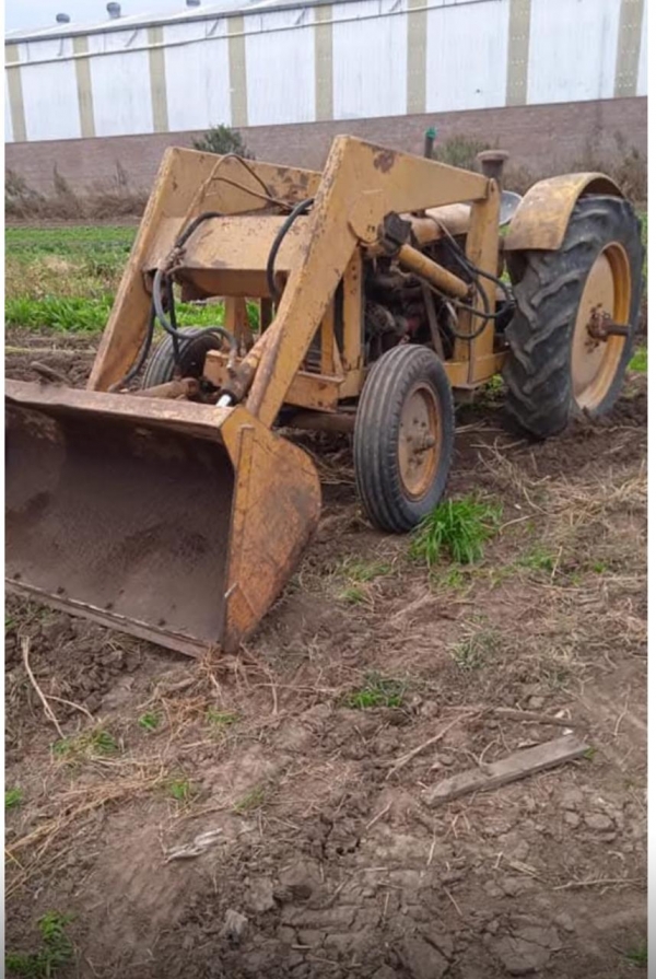 1  Tractor HANOMAG R 35, con pala cargadora frontal