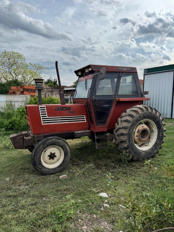 1  Tractor FIAT 780, cabina original,