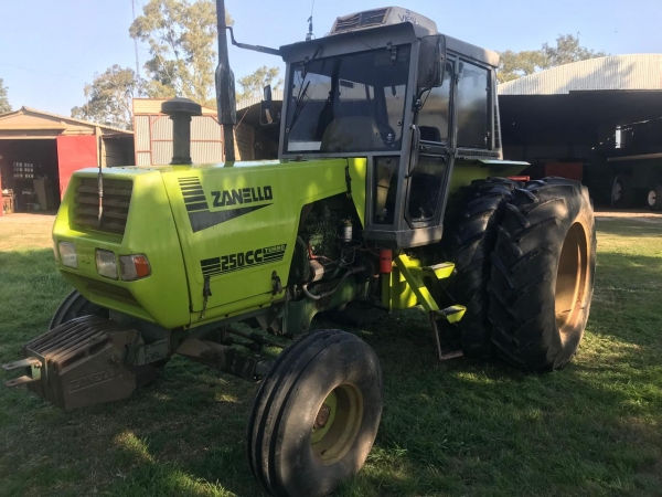 1 Tractor ZANELLO 250 CC; Cummins Turbo de 160 HP