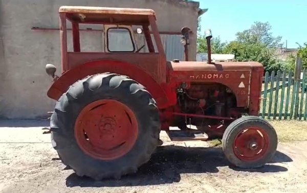 1 Tractor HANOMAG R 45,