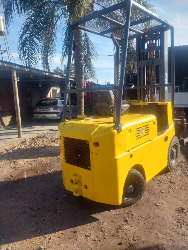 1 Autoelevador YALE, para 2,5 ton