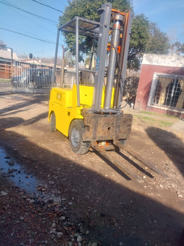 1 Autoelevador YALE, para 2,5 ton
