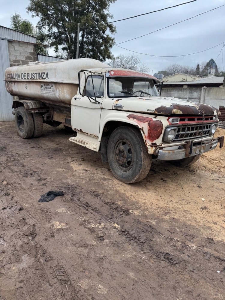 1  Camión DODGE 600, con caja volcadora, año 1977