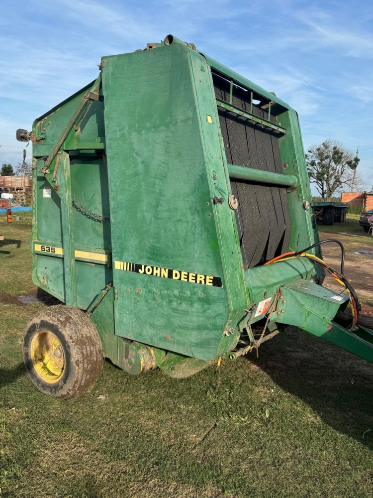 1 Arrolladora JOHN DEERE 535, año 1996, perfecto estado.