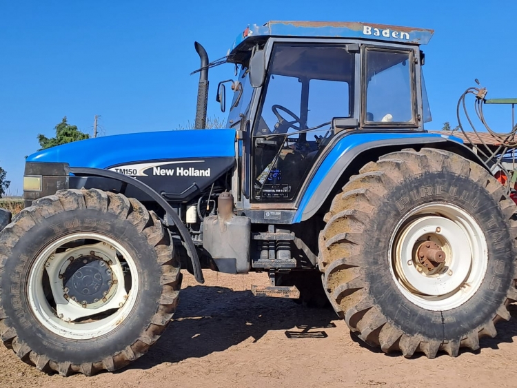1 Tractor NEW HOLLAND TM150 DT, año 2004