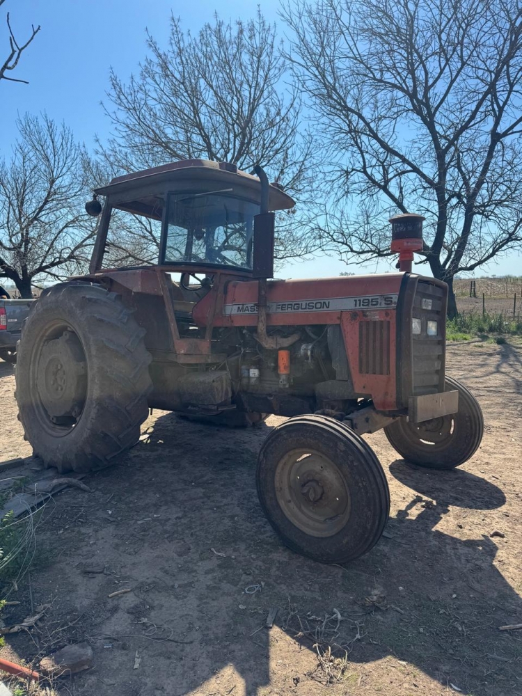 1  Tractor MASSEY FERGUSON 1195 S,
