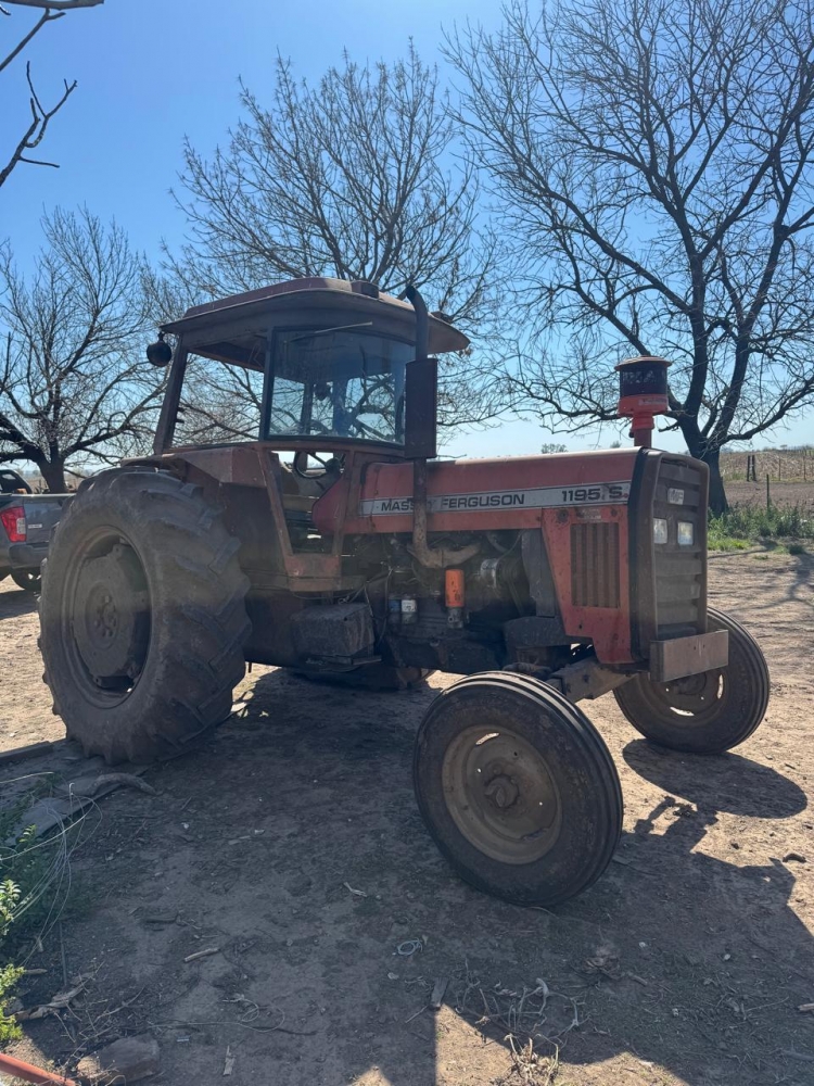 1  Tractor MASSEY FERGUSON 1195 S,