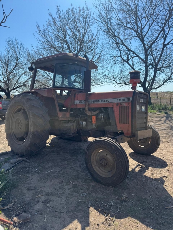 1  Tractor MASSEY FERGUSON 1195 S,